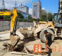 操操操操操懆懆网高温下的坚守｜道路建设者用汗水铺就畅通路